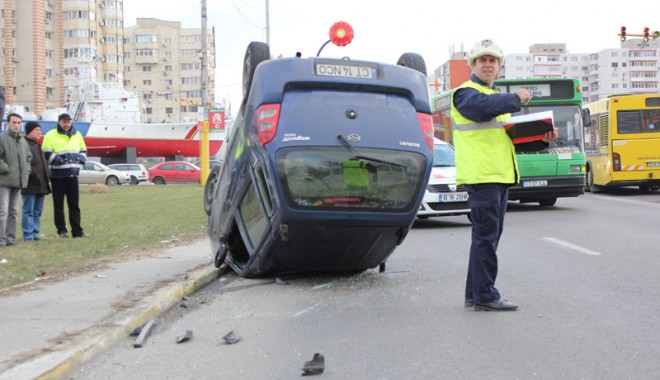 Accident rutier spectaculos la intrare în Constanța - accidentconstanta4-1326908635.jpg