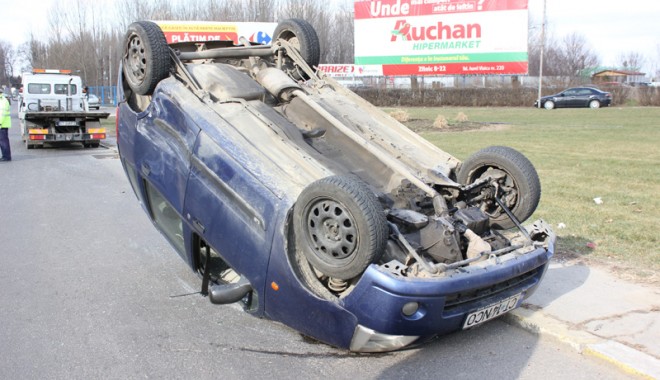 Accident rutier spectaculos la intrare în Constanța - accidentconstanta7-1326908668.jpg