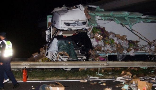 Români morți în Croația, într-un cumplit accident. Șoferul a adormit la volan - accidentcroatia200348300-1476613795.jpg