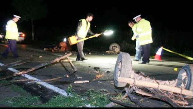 Un mort și șase răniți după ce un autoturism a lovit o căruță, pe DN 73 - accidentcucaruta75281800-1518507943.jpg