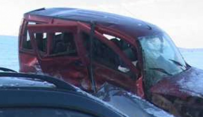 A murit sub ochii copiilor și ai soțului, din cauza unui șofer beat - accidentcumparatura25698700-1357563669.jpg