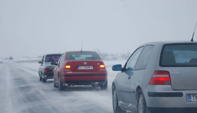 Primele victime ale zăpezii. Accident cu trei victime din cauza condițiilor meteo - accidentcutreivictime-1419778690.jpg