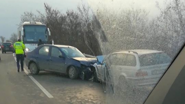 ACCIDENT RUTIER! VICTIME, patru copii și doi adulți - accidentdealuldaii131121700-1511422740.jpg