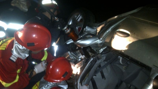 TRAGEDIE RUTIERĂ! Bilanț tragic: Un mort și patru răniți - accidentdescarcerare95721100-1523428704.jpg