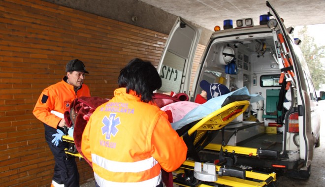 Accident rutier din cauza unei șoferițe neatente - accidentdincauzauneisoferiteneat-1408557931.jpg