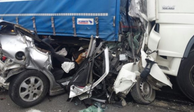 GRAV ACCIDENT RUTIER! DOUĂ AUTOTURISME,  FĂCUTE PRAF DE DOUĂ TIRURI - accidentdn13a68929600-1467388396.jpg