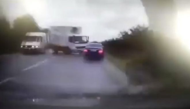VIDEO: Momentul producerii accidentului în care a fost implicat președintele Republicii Moldova - accidentdodon81454600-1536564044.jpg