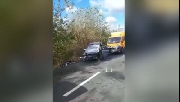 O persoană a murit în urma coliziunii frontale între un microbuz de călători și un autoturism - accidentdol60791800-1540450741.jpg