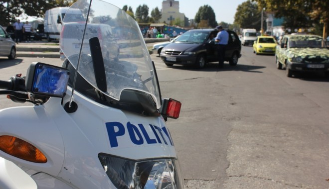 O șoferiță a intrat cu mașina într-un autobuz - accidente-1372471471.jpg