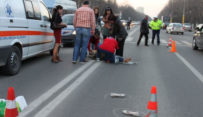TRAGEDIE! O femeie cu un copil în brațe, lovită de o mașină. Fetița de doi ani a murit pe loc - accidente-1567085698.jpg