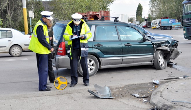 Accidente rutiere la Constanța. Fetiță de trei ani, la spital - accidenterutierelaconstanta-1387122887.jpg