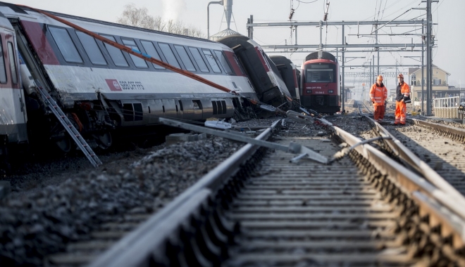 17 victime, în coliziunea dintre un tren și un autocar - accidentferoviarelvetia-1463823995.jpg