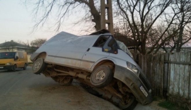 Fetiță de 5 ani în comă, după ce fratele ei a furat mașina și s-au răsturnat - accidentfetita1014156500-1491807446.jpg