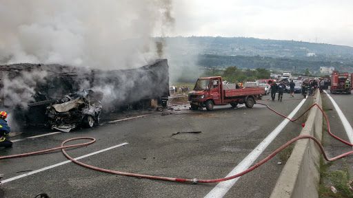 Răsturnare de situație! Un al doilea șofer român, audiat de autoritățile din Grecia - accidentgrecia5465x390-1412689745.jpg