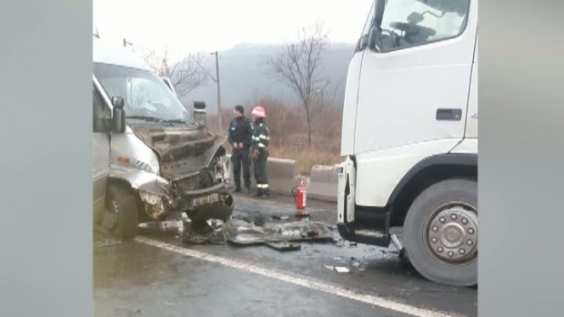 Grav accident de microbuz! A FOST ACTIVAT PLANUL ROȘU! - accidenthd28460500-1514022178.jpg