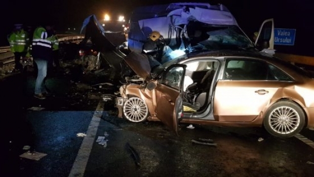 Tragedie rutieră cu doi morți, pe fondul unei depășiri - accidentiasi71012200-1543042491.jpg