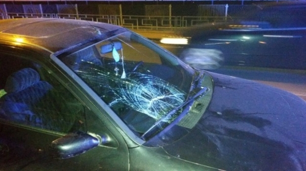 Mamă și copil, spulberați pe trecerea de pietoni de un ȘOFER BEAT. În mașină mai erau trei copii! - accidentiasi79781700-1457165456.jpg