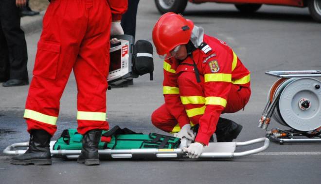 Tragedie pe șosea, în această noapte! Un mort și șase răniți - accidentindependenteiiasi16marti-1451853436.jpg
