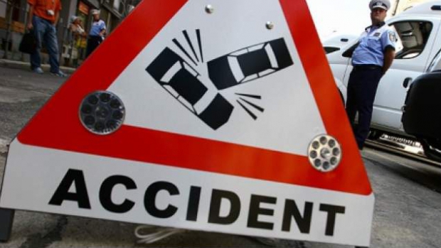 Rănită grav după ce a intrat cu mașina pe contrasens - accidentinlantlangabuzautraficbl-1361171923.jpg