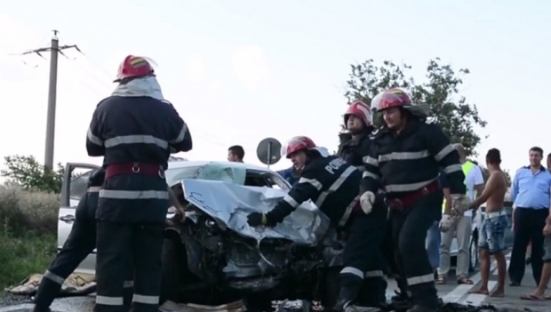 ACCIDENT RUTIER GRAV / Cinci tineri, răniți după ce mașina lor a intrat sub un TIR - accidentintulcea110842800-1499586903.jpg