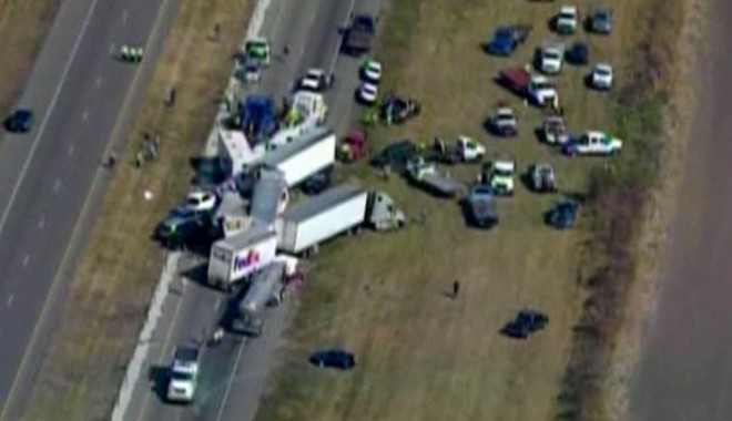 Accident în Texas: peste 100 de mașini ciocnite, zeci de răniți - accidentl151770600-1353665225.jpg