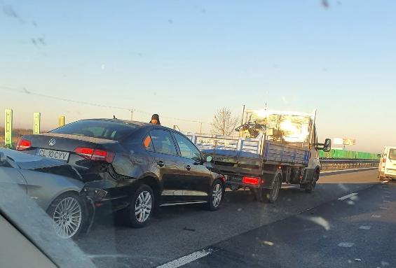 Cinci maşini implicate într-un accident pe A2, mai multe persoane sunt rănite - accidentlant5masinia2traficbloca-1742365503.png
