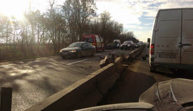 ACCIDENT / A intrat cu mașina în parapet. O victimă dusă la spital - accidentlazu-1419068679.jpg