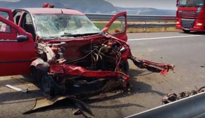 Accident grav pe autostradă. Șoferul unui Logan a adormit la volan - accidentlogana1devasebes11august-1439311658.jpg