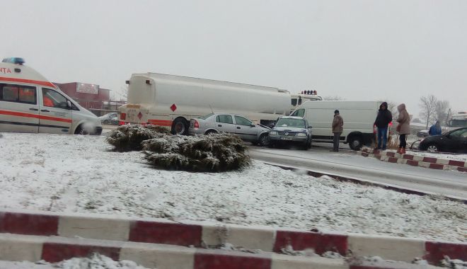 Vremea rea face primele victime! Accident în sensul giratoriu de la Celsy - accidentlumina-1519310845.jpg