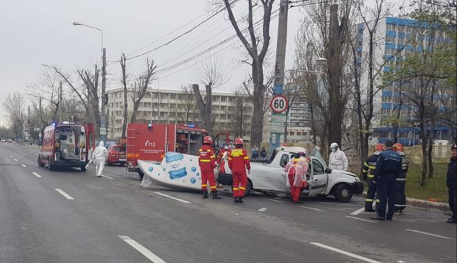 Cu mașina în stâlp, în stațiunea Mamaia. Șoferul a fost rănit grav! - accidentmamaiasursaipjconstanta-1586974630.jpg