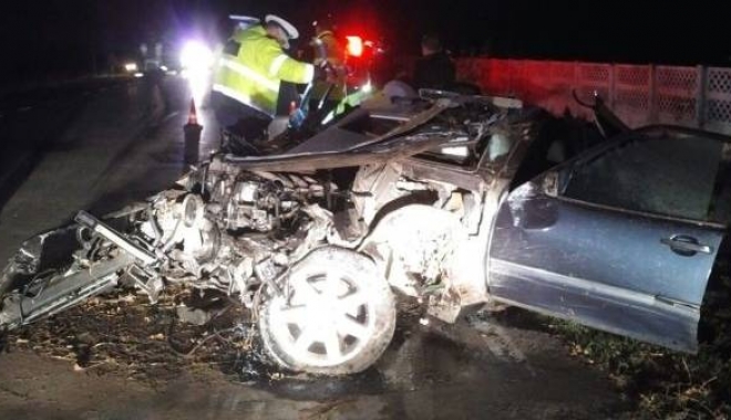 TRAGEDIE RUTIERĂ! MORT ÎNTR-O MAȘINĂ NEÎNMATRICULATĂ, IMEDIAT DUPĂ CE A CUMPĂRAT ALCOOL - accidentmasina6700x336-1510048704.jpg