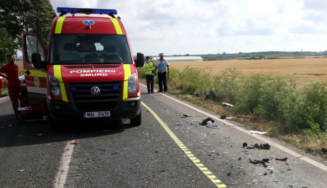 Microbuz răsturnat în Gorj. Cinci persoane au ajuns la spital - accidentmicrobuz-1383486082.jpg