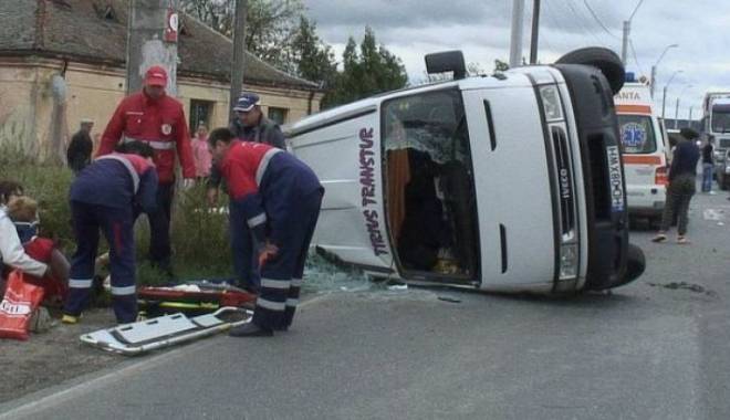 CARNAGIU PE ȘOSEA! TREI MORȚI, în urma unui grav accident de microbuz - accidentmicrobuz62515200-1444576245.jpg