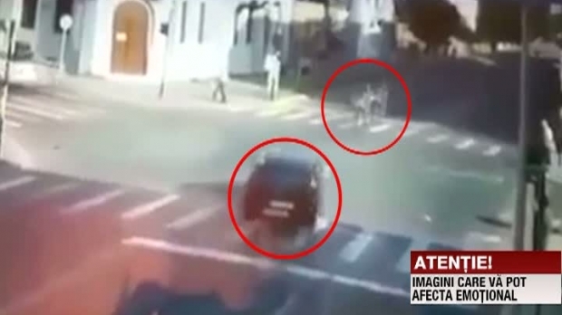 VIDEO. ACCIDENT GRAV! Un motociclist a fost spulberat de o mașină - accidentmoto23577200-1502711493.jpg