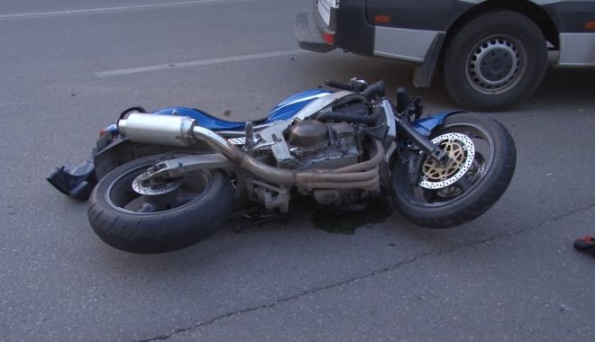 GRAV ACCIDENT RUTIER. Un motociclist a murit, după ce a fost lovit de o mașină care nu i-a acordat prioritate - accidentmotocicleta1e375-1537436117.jpg