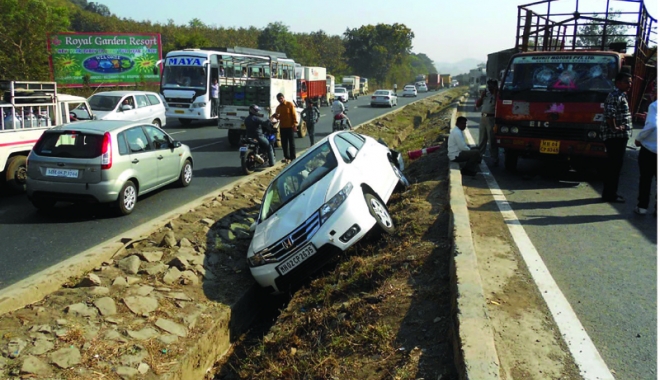 Carnagiu pe autostradă.  17 persoane au murit  și 35 au fost grav rănite - accidentmumbai-1465126621.jpg