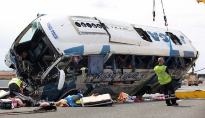 TRAGEDIA din MUNTENEGRU: Informația conform căreia licența de turism a agenției este expirată, complet eronată - accidentmuntenegru19romanisiaupi-1372242259.jpg