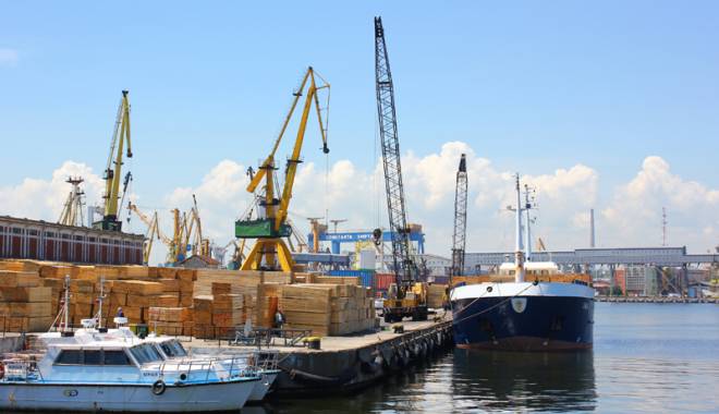 Accident naval: două nave s-au ciocnit în portul Constanța - accidentnavaldouanaveciocnit-1414943262.jpg