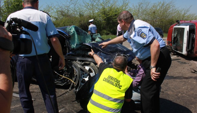 CAZ INCREDIBIL LA CONSTANȚA / Mort în acte în urma unui accident rutier, viu în realitate - accidentovidiu13-1376289496.jpg