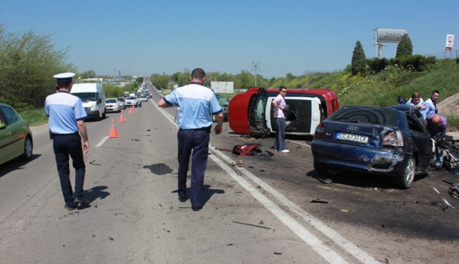 Accident teribil la ieșire din Constanța - accidentovidiu16-1367416919.jpg