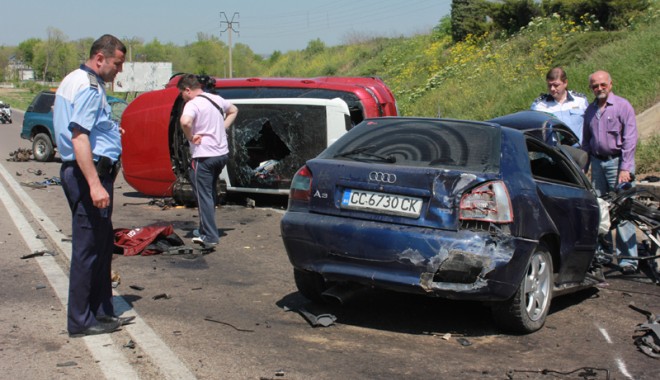 Accident teribil la ieșire din Constanța - accidentovidiu17-1367416924.jpg