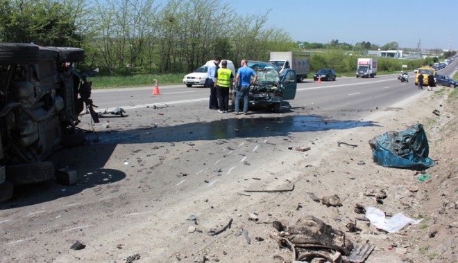 Accident teribil la ieșire din Constanța - accidentovidiu35-1367416940.jpg
