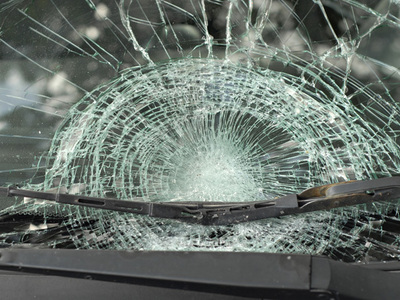 Cel puțin 37 de morți, după ce un autocar a căzut de pe un pod într-un râu - accidentparbrizshutterstock-1454745062.jpg