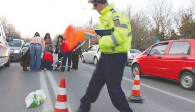 TRAGEDIE RUTIERĂ! Un ELEV A MURIT în drum spre liceu, după ce A FOST LOVIT de DOUĂ MAȘINI de MARE TONAJ - accidentpieton119493400-1476772653.jpg