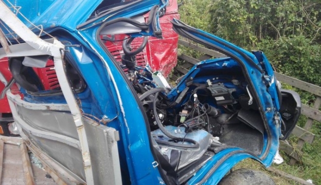 IMPACT DEVASTATOR între o mașină cu butelii de gaz și un camion: un mort - accidentpoianaampoiului09691400-1506158210.jpg