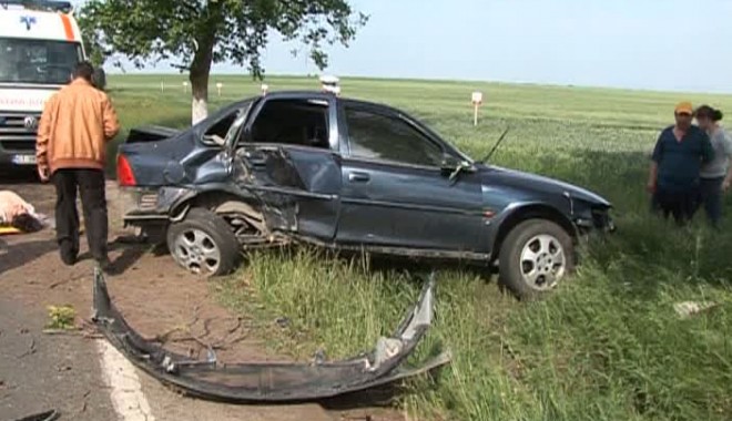 GRAV ACCIDENT RUTIER ÎN JUDEȚUL CONSTANȚA / Un polițist de frontieră a murit și altul a fost rănit grav - accidentpolitisti04047900-1337152130.jpg