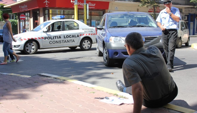GALERIE FOTO / Pieton lovit de o mașină la intersecția străzii Cuza Vodă cu b-dul Tomis - accidentrutier-1346664821.jpg