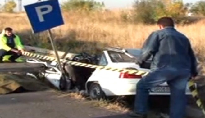 Accident grav în Giurgiu: Trei polițiști au murit, iar altul a fost rănit - accidentrutier-1348644628.jpg