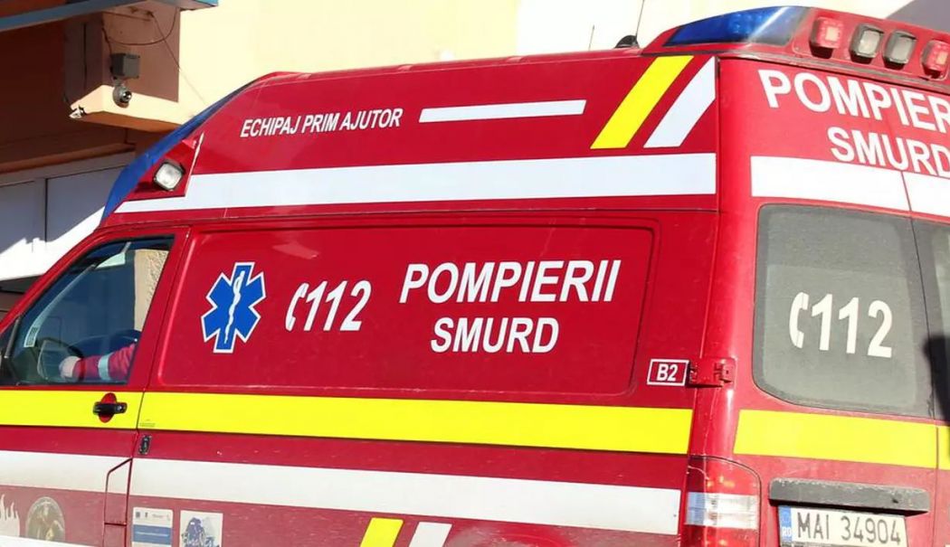 Un tir a intrat într-o mașină, în localitatea Mihail Kogălniceanu. Două persoane au fost rănite