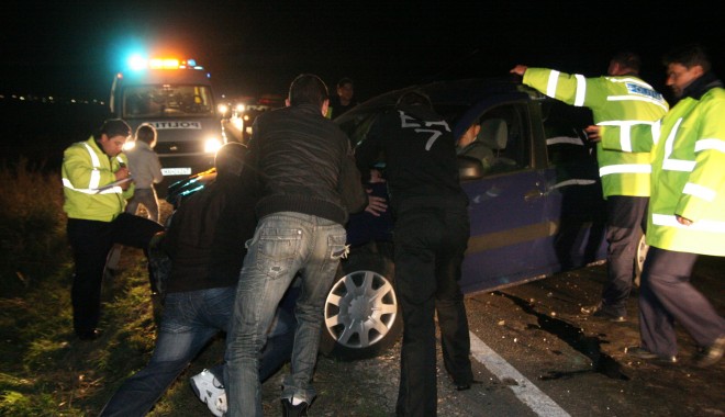 Accident cu victime pe B-dul Alexandru Lăpușneanu. Șoferul a fugit - accidentrutiercastelu4-1320303846.jpg